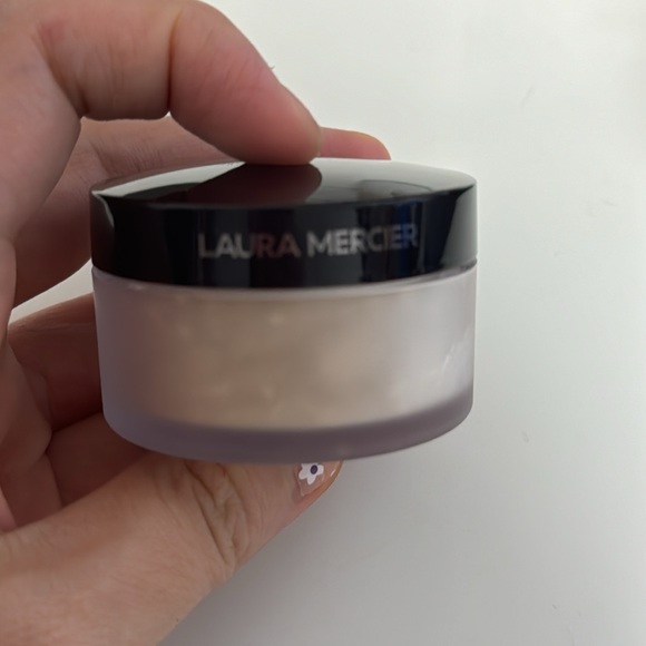 Laura Mercier loose powder - Picture 2 of 4